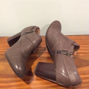 Clarks Indigo Leather Brown Heeled Booties 8.5M
